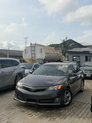 Toyota Camry SE 4dr Sedan (2.5L 4cyl 6A) 2012 Gray