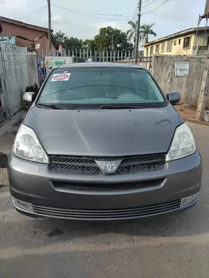 Toyota Sienna CE FWD (3.3L V6 5A) 2004 Gray