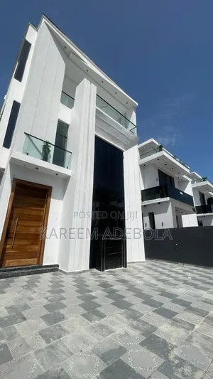 Furnished 5bdrm Duplex in Chevron for sale