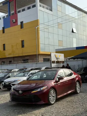 Toyota Camry XLE V6 (3.5L V6 8A) 2019 Red
