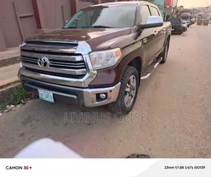 Toyota Tundra Limited 5.7L V8 4x4 Double Cab 6.6 ft. box 145.7 in. 2018 Brown