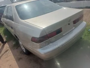 Toyota Camry 1998 Silver