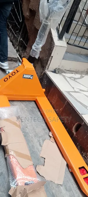 3000kg Pallet Lifting Jack Toyo Japan Tiny Leg