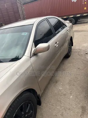 Toyota Camry 2005 Gold