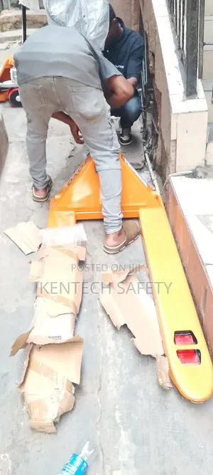 3000kg Pallet Lifting Jack Toyo Japan Tiny Leg
