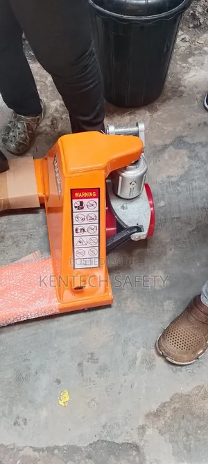 3000kg Pallet Lifting Jack Toyo Japan Tiny Leg