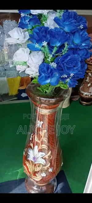 Polished Wooden Flower Vase