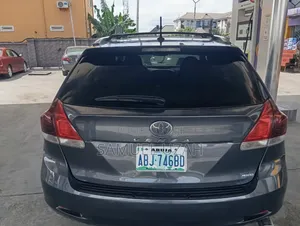 Toyota Venza AWD 2010 Gray
