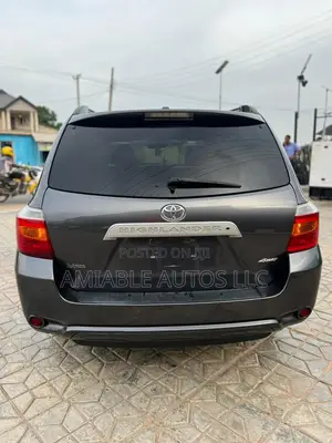 Toyota Highlander SE 2011 Gray
