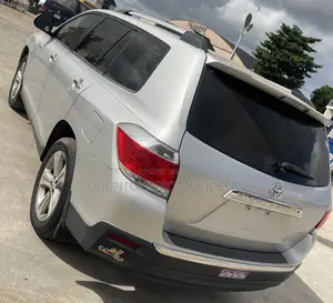 Toyota Highlander 2012 Silver