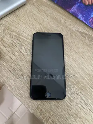 Apple iPhone SE 128 GB Black