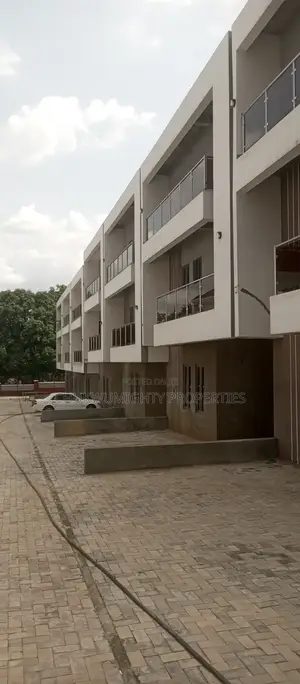 4bdrm Duplex in Life Property for sale