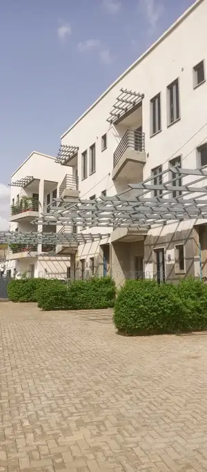 4bdrm Duplex in Life Camp Property for sale