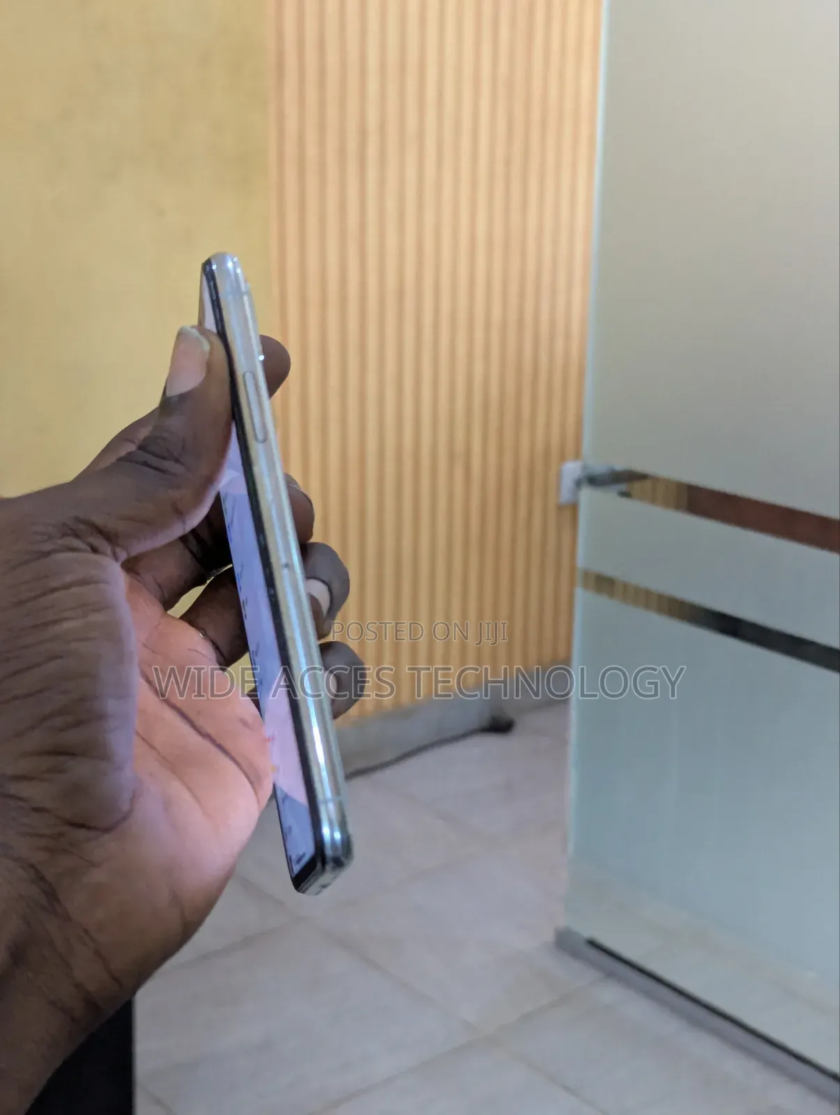 Apple iPhone X 64 GB White