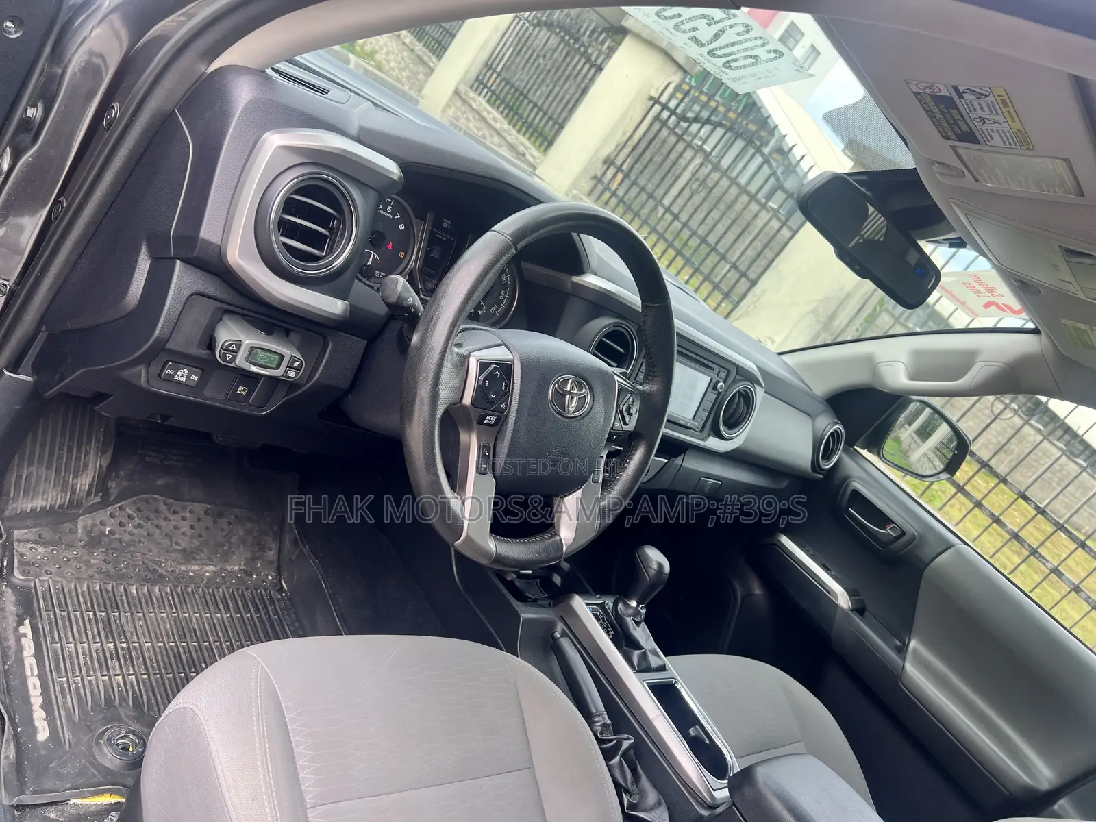 Toyota Tacoma SR5 2018 Gray