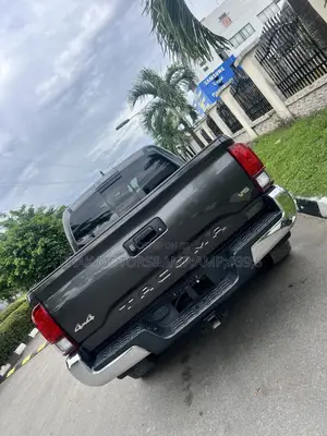 Toyota Tacoma SR5 2018 Gray