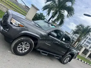 Toyota Tacoma SR5 2018 Gray