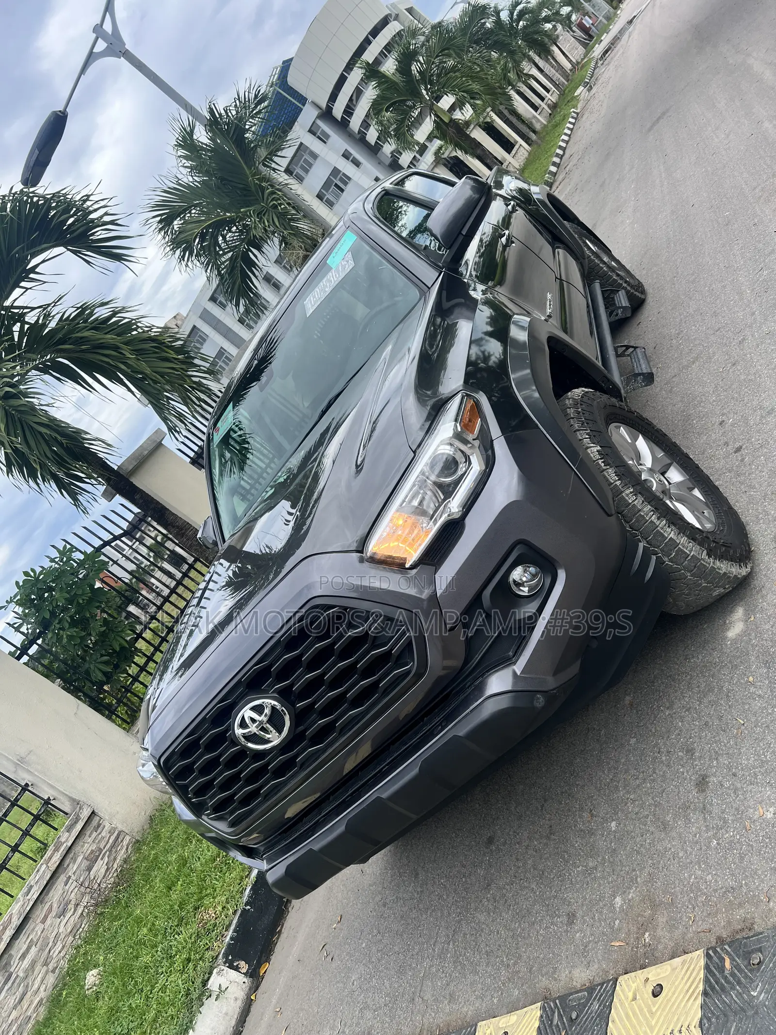 Toyota Tacoma SR5 2018 Gray