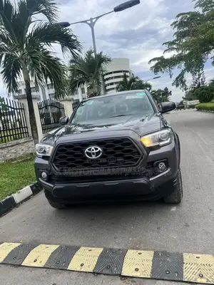 Toyota Tacoma SR5 2018 Gray