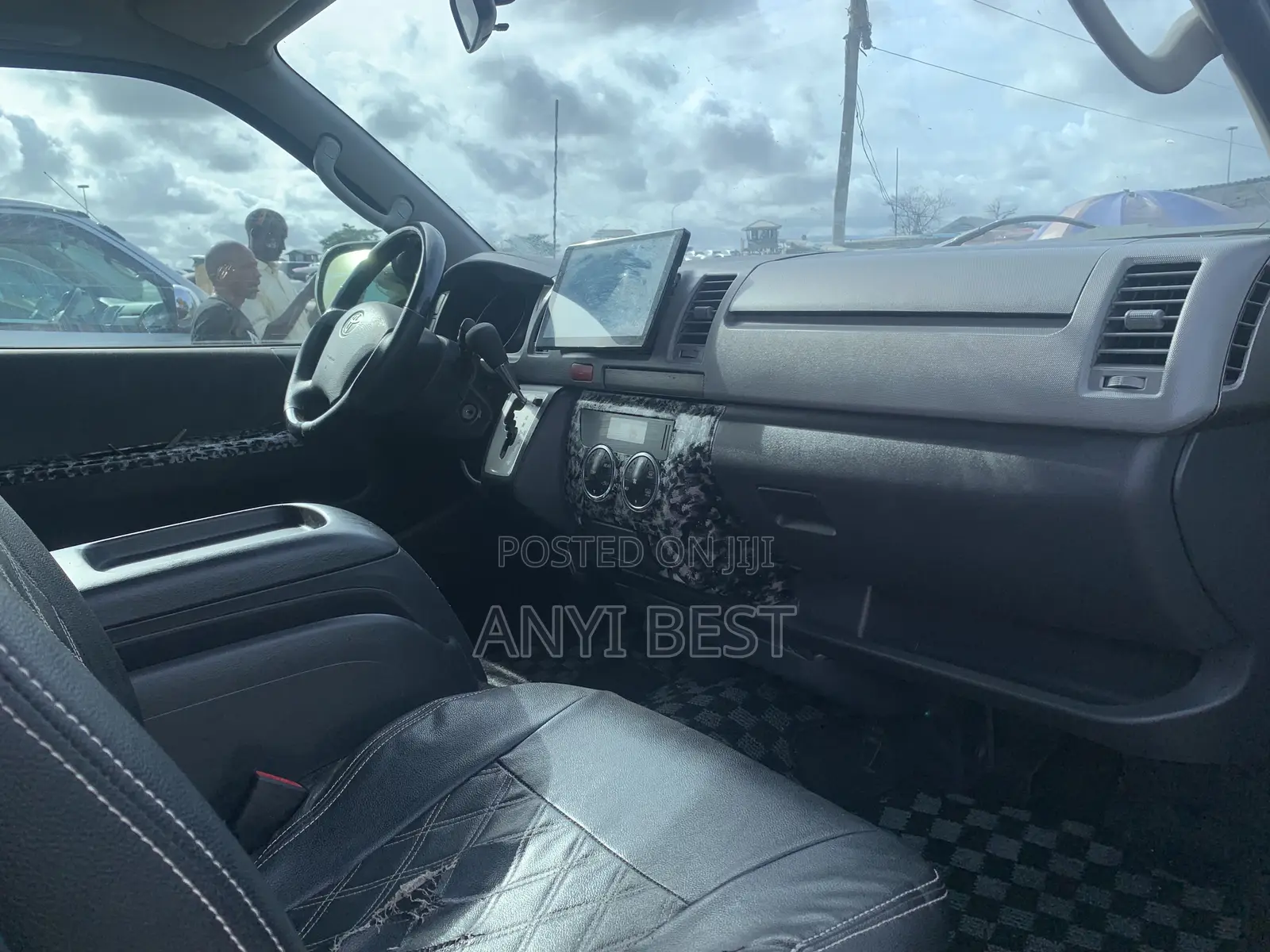 Toyota HiAce 2013 Black
