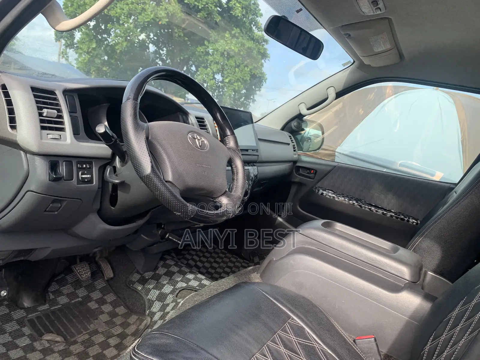 Toyota HiAce 2013 Black