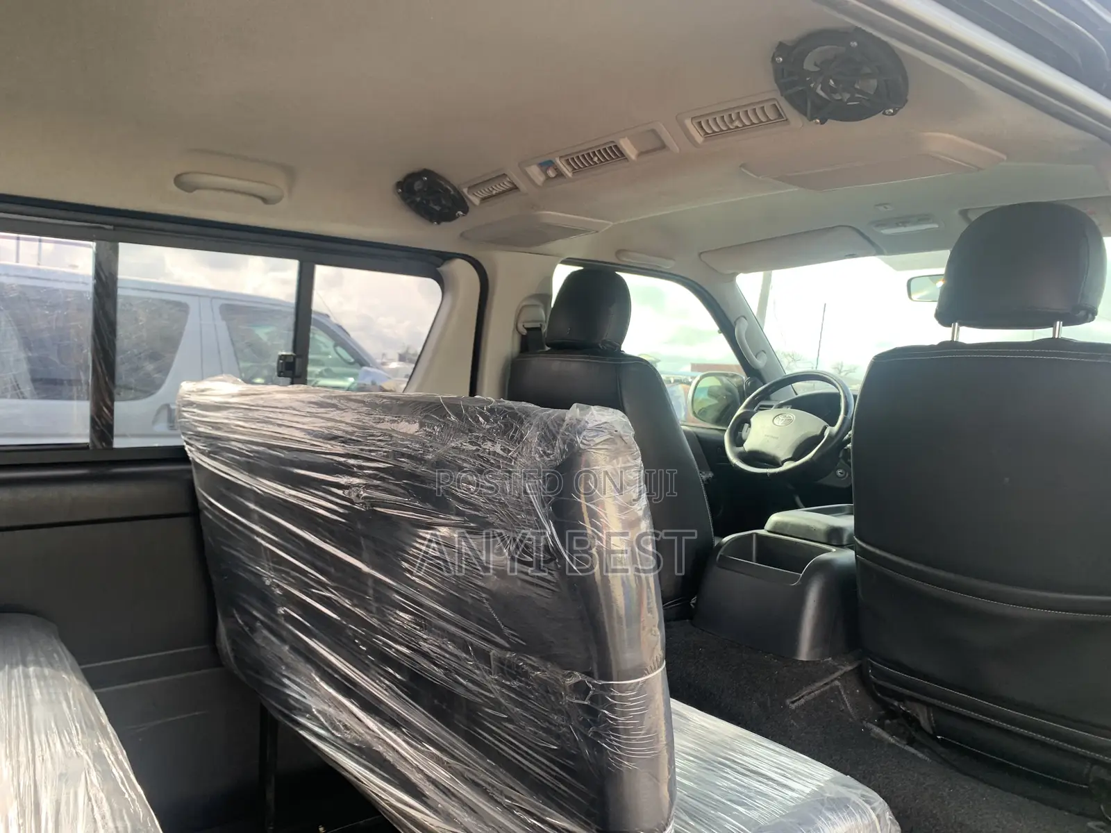 Toyota HiAce 2013 Black