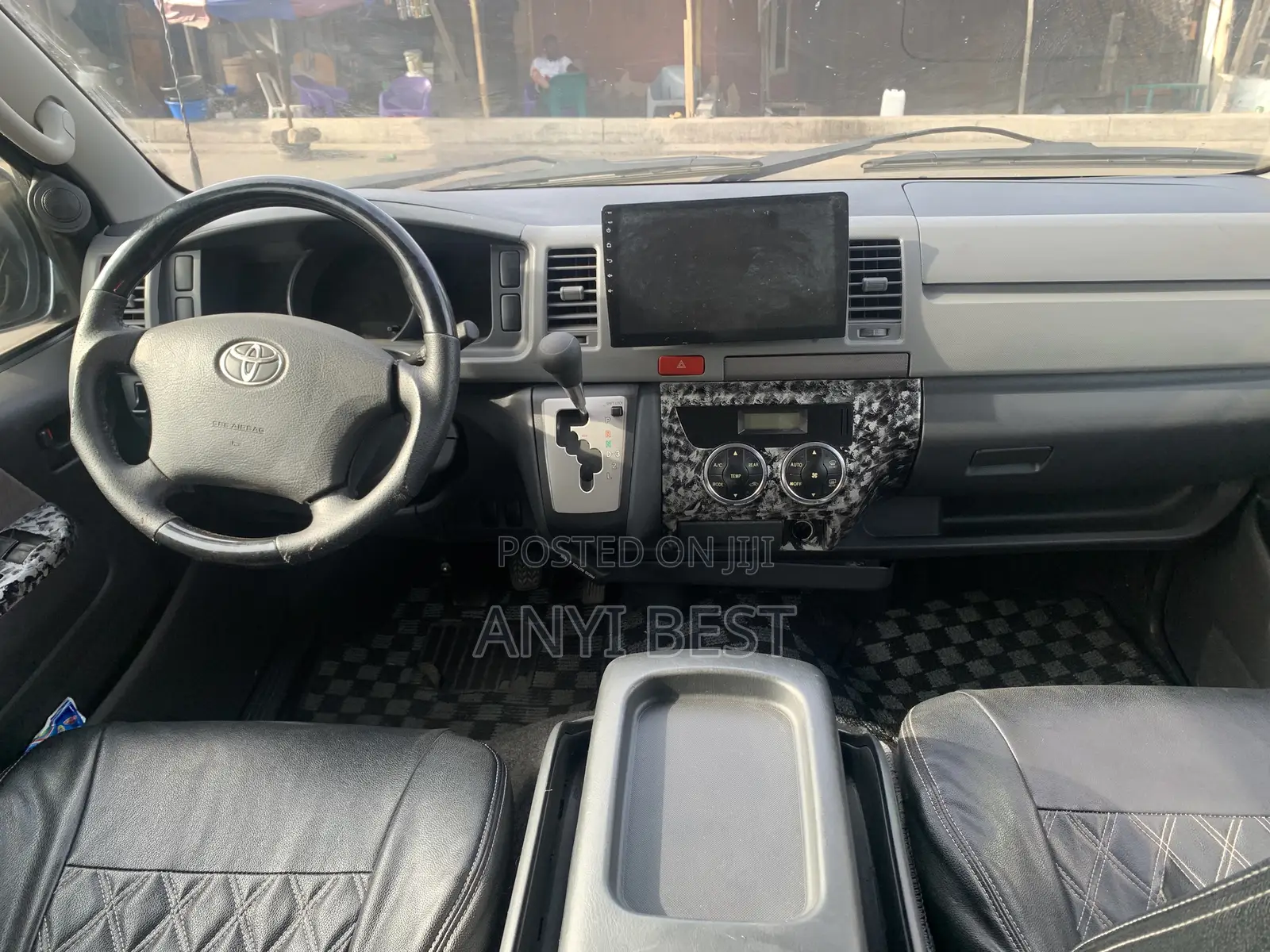 Toyota HiAce 2013 Black