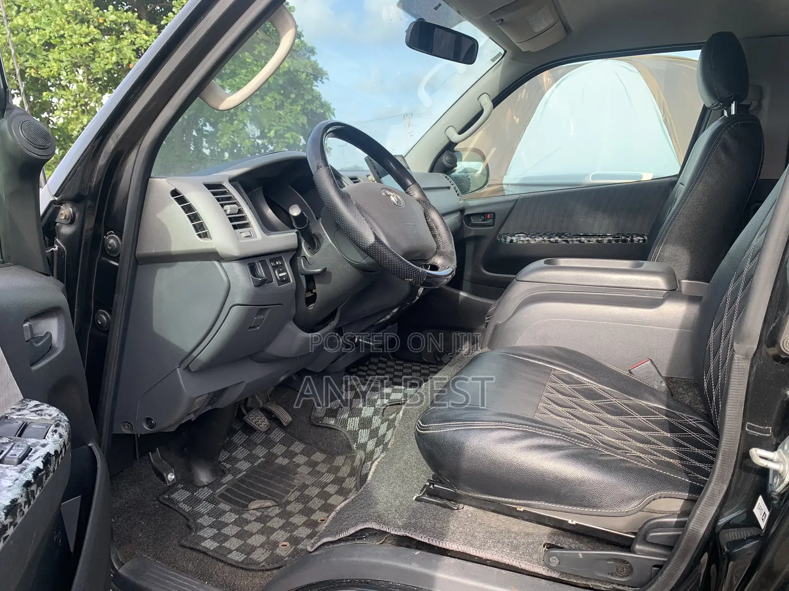 Toyota HiAce 2013 Black