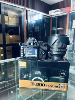 Nikon D3200 With 18-105
