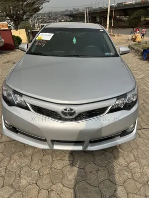 Toyota Camry SE Sport 4dr Sedan w/Prod. End 11/13 (2.5L 4cyl 6A) 2014