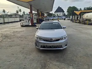 Toyota Camry Hybrid XLE 2012 Silver