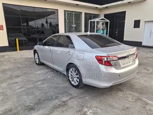 Toyota Camry Hybrid XLE 2012 Silver