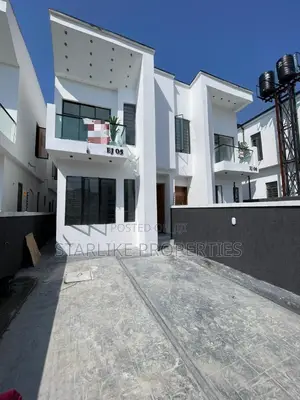 4bdrm House in Lekki Expressway for sale