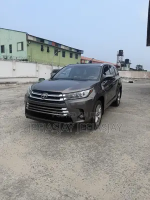 Toyota Highlander XLE 4dr SUV AWD (3.5L 6cyl 6A) 2014 Gray