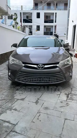 Toyota Camry LE 4dr Sedan (2.5L 4cyl 6A) 2017 Gray