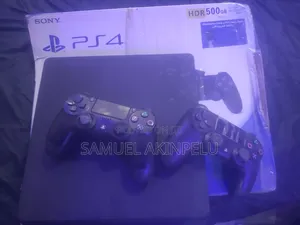 Play Station 4 Slim