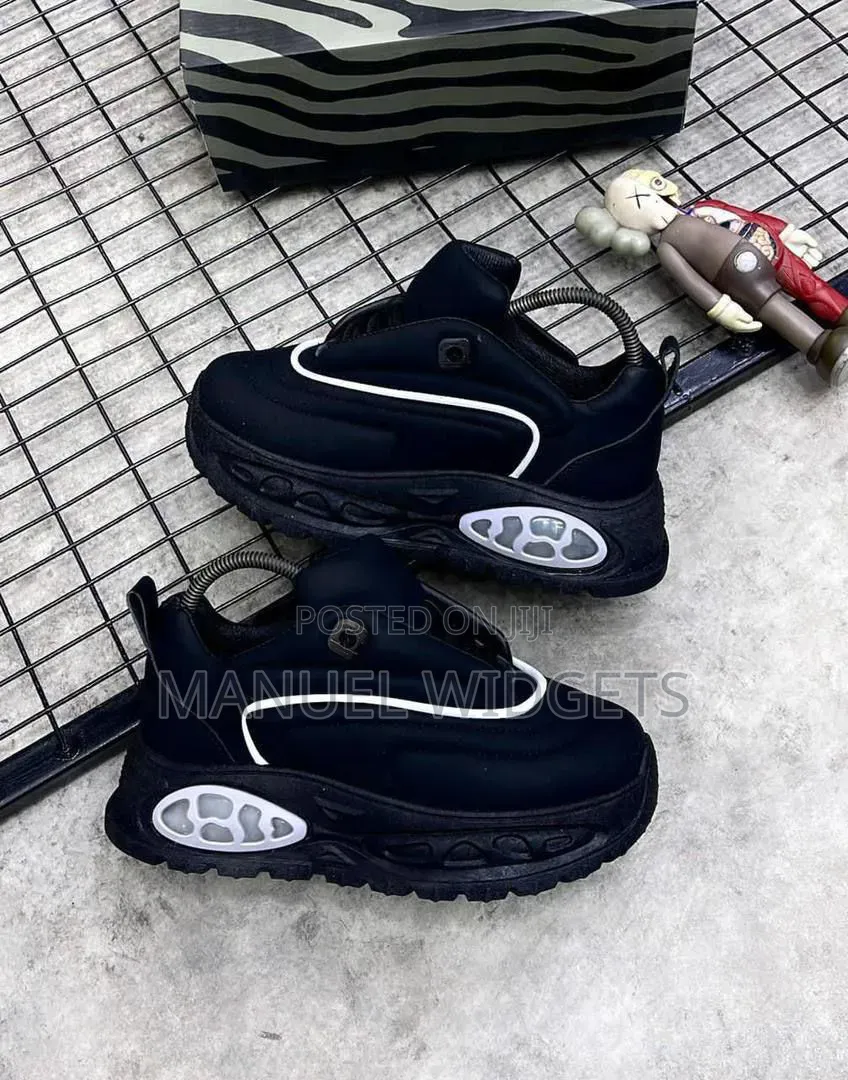 Chunky Classic Black Drip Sneakers – Premium Quality