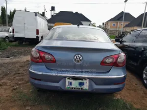Volkswagen Passat 2012 Blue