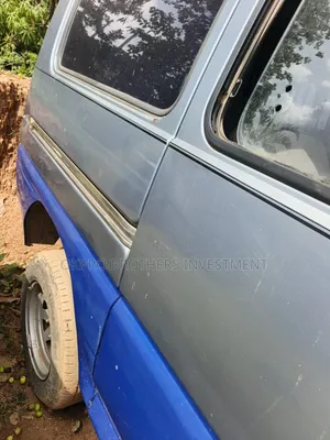 Mitsubishi L300 2005 Blue