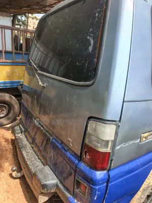 Mitsubishi L300 2005 Blue
