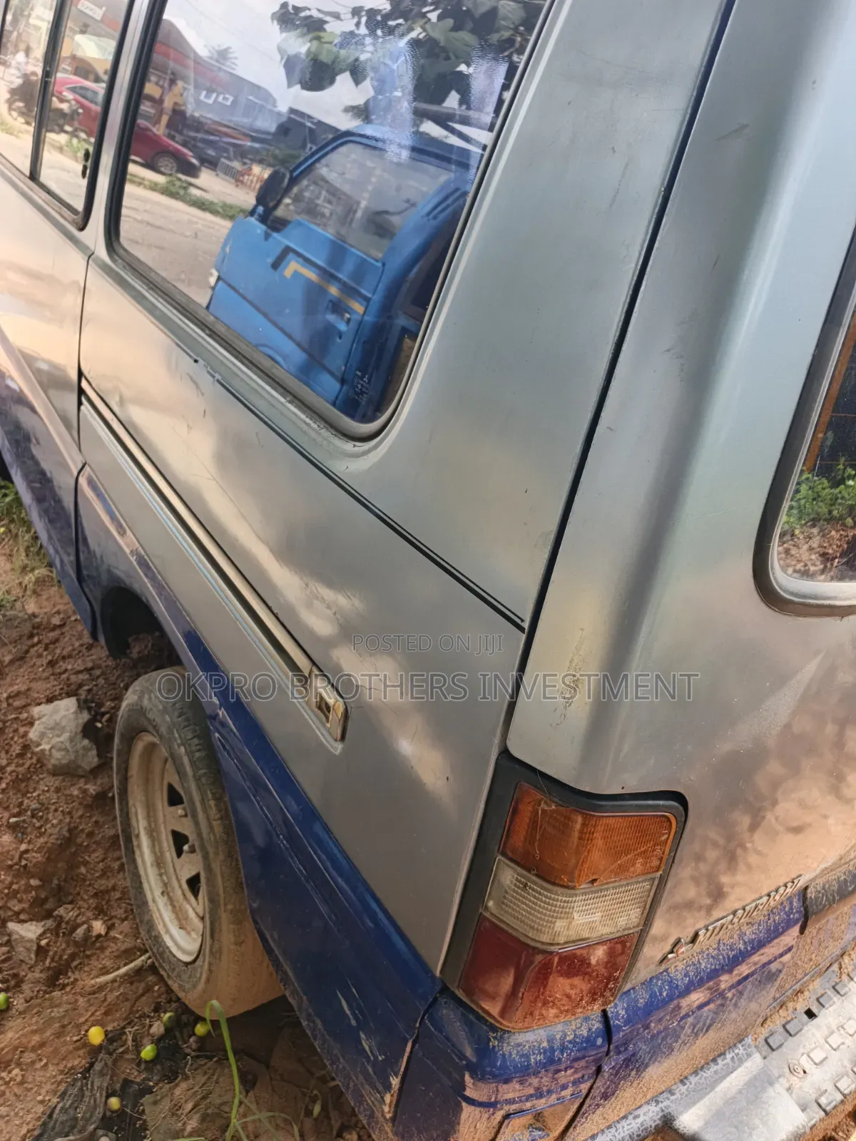 Mitsubishi L300 2005 Blue