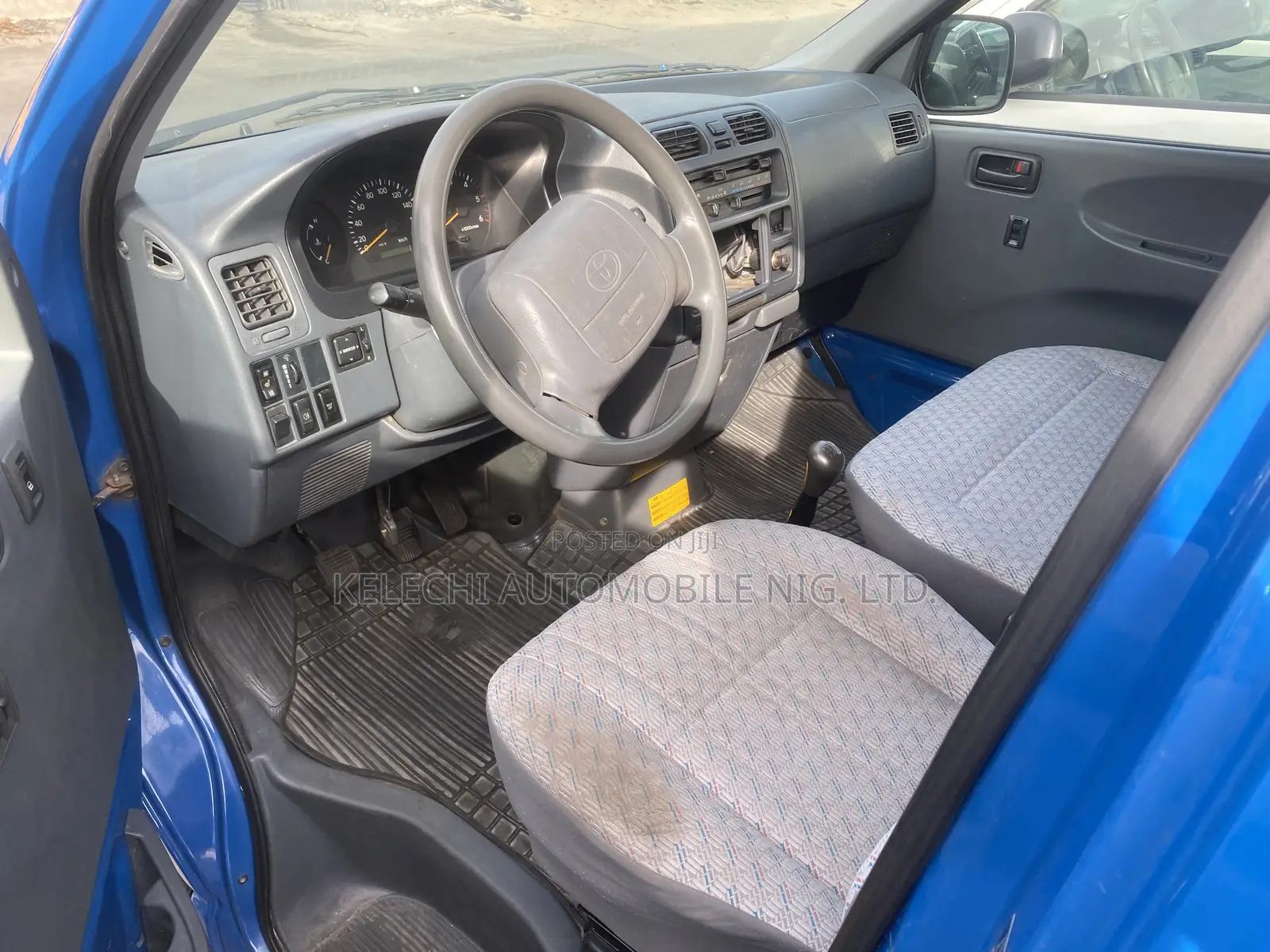 Toyota HiAce 2005 Blue