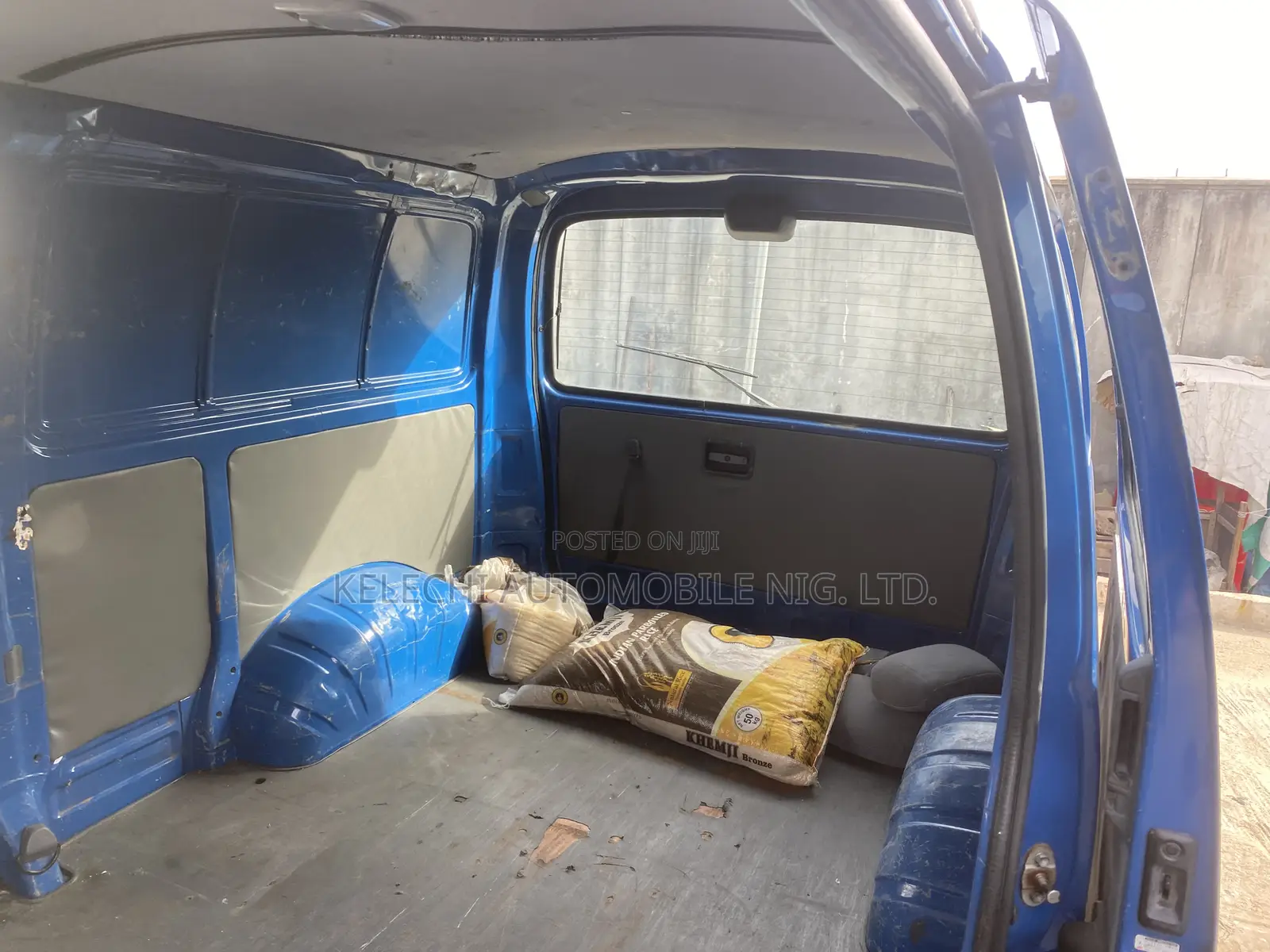 Toyota HiAce 2005 Blue