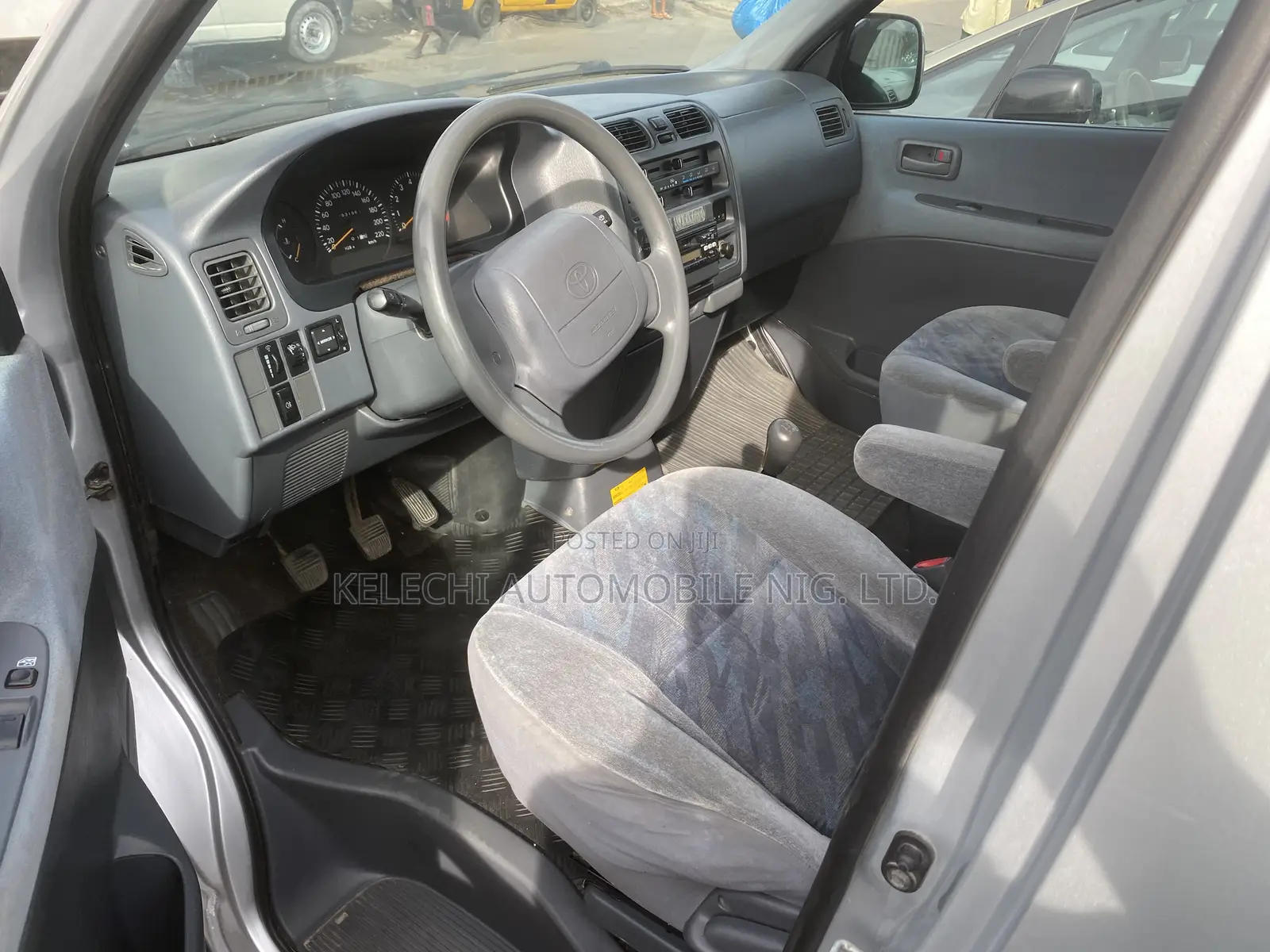 Toyota HiAce 2006 Silver
