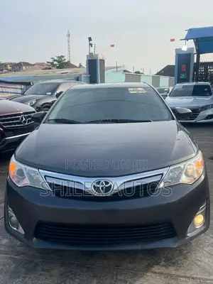 Toyota Camry XLE V6 4dr Sedan (3.5L 6cyl 6A) 2012 Gray