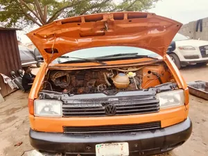 Volkswagen Transporter 2005 Orange