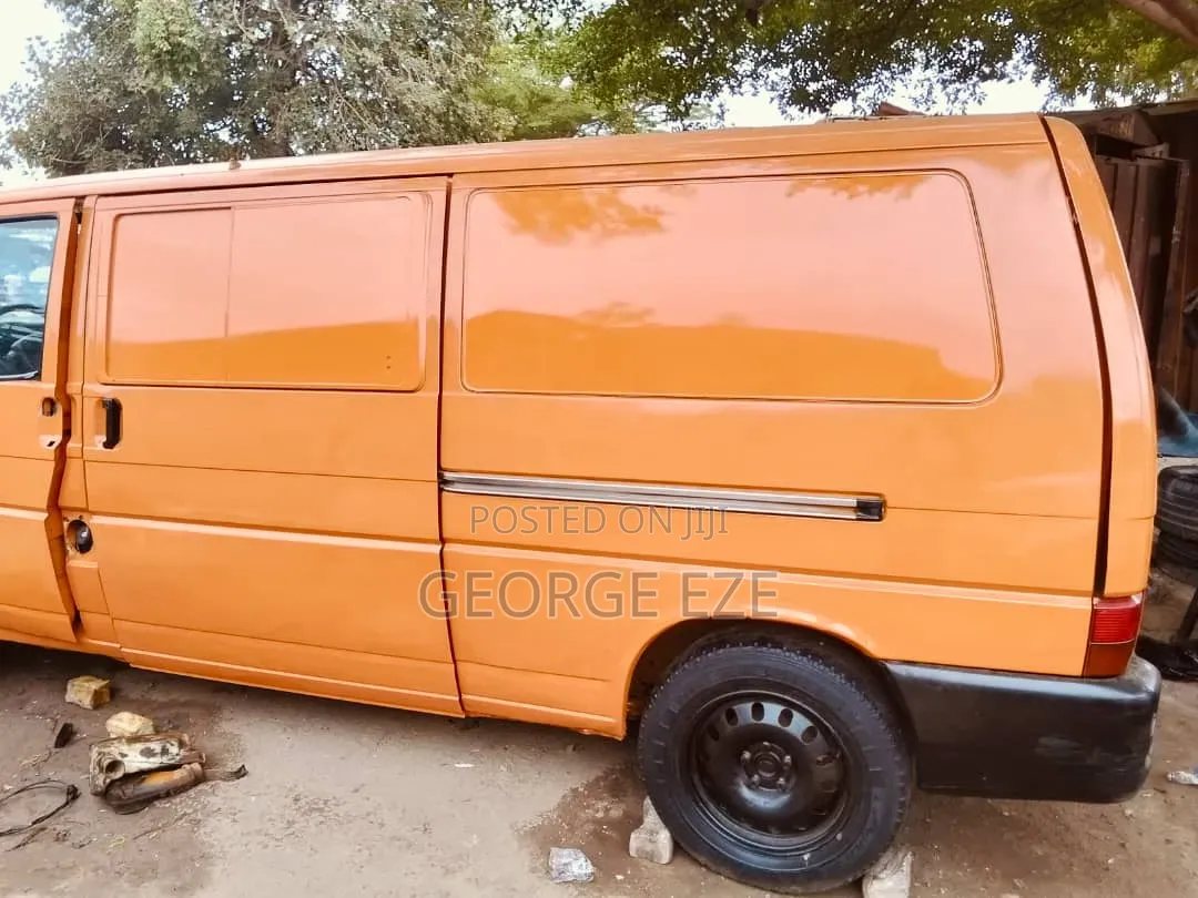 Volkswagen Transporter 2005 Orange