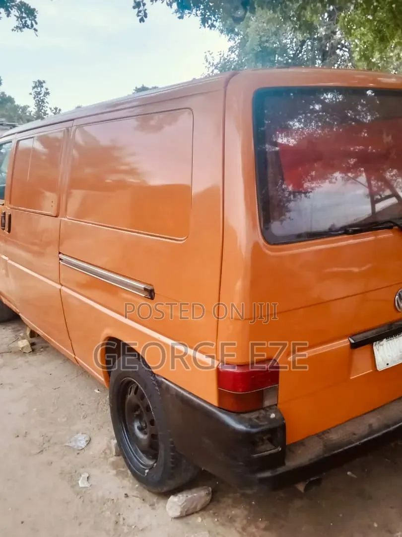 Volkswagen Transporter 2005 Orange