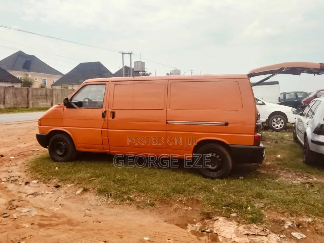 Volkswagen Transporter 2005 Orange