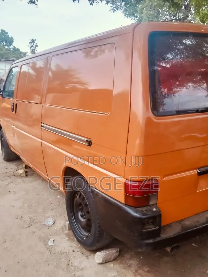 Volkswagen Transporter 2005 Orange